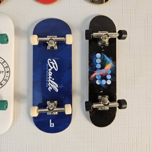 Lot of 8 Fingerboards Hotwheels and Bollie - Picture 5 of 6